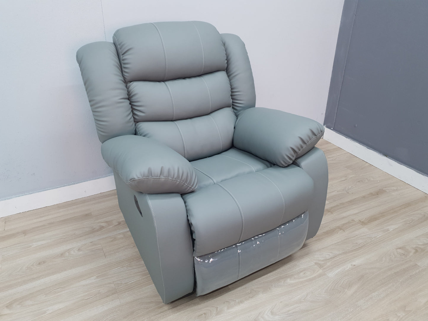 Light Grey 5 Seater 5 Action Full Euro Leather Recliner Lounge Set.