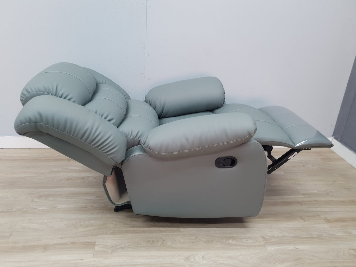 Light Grey 5 Seater 5 Action Full Euro Leather Recliner Lounge Set.